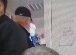 На лестнице ЦГБ Камышина скопилась очередь на прием из 60 человек: больные часами стоят вплотную со здоровыми, - камышанка (ВИДЕО)