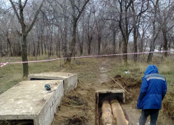 Не успели в Камышине засыпать котлован над вскрытыми теплосетями на "Молодежке", как "рвануло" в парке Текстильщиков, - камышанин