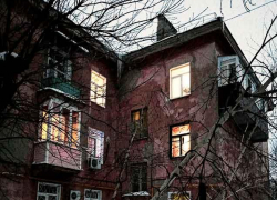 "У меня течет с люстры, пришел пьяный сотрудник ЖЭУ и сказал, что полезет на крышу", - камышанка