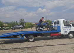 В Камышине в ходе рейда "Стоп Аварийность" полицейские выявили подростков без прав и "препроводили" их транспортные средства на эвакуатор