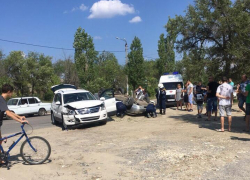 В Камышине сегодня днем произошло ДТП с перевернутым автомобилем в начале улицы Ленина