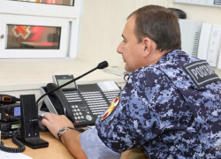 Росгвардейцы задержали в Камышине "путешественника", проникшего на охраняемый объект через пролом