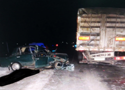 Мертвый пассажир выпал из легковушки на месте кошмарной аварии в Волгоградской области