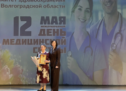 Операционная медсестра Центральной городской больницы Камышина Анжела Даниленко названа лучшей среди коллег региона