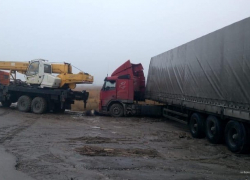 Подробности смерти водителя при попытке вытащить фуру из грязи автокраном (видео), - "Блокнот Волгограда"