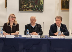 Глава Камышина Станислав Зинченко появился в медиапространстве - за дискуссионным столом в Художественной галерее