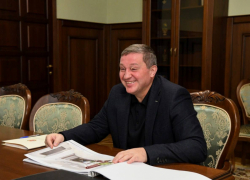 Стало известно, что в новогоднюю ночь губернатор Андрей Бочаров никуда не уедет из Волгоградской области