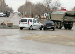 В Камышине две легковушки не "разъехались" на "кольце"