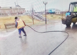 После публикаций интернет-изданий в Камышине устроили "банный день" для центральной набережной