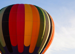 Станислав Зинченко поздравил "продвинутую" камышинскую молодежь с Международным Днем студента на фоне... аэростата (ВИДЕО)