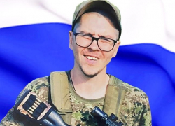 Орден Мужества, которым посмертно наградили погибшего в СВО камышанина Андрея Смирнова, передали его родным