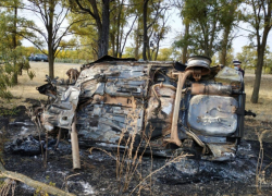 Водитель врубился в дерево, автомобиль загорелся и унес две жизни молодых людей
