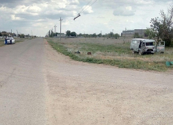 В Быково Волгоградской области "скорая" врезалась в ЛЭП и перевернулась, пострадавшие в больнице