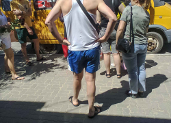 Камышане перешли на летний дресс-код - шорты, но иногда это просто караул! - камышанка