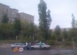 В Камышине лоб в лоб столкнулись две легковушки