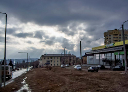 Не пора ли  в Камышине благоустроить "лысый бугор" напротив Сиреневого бульвара? - камышанка