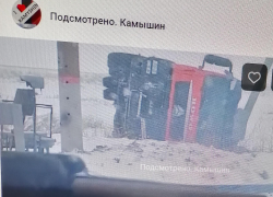 Что известно о ДТП с перевернувшимся грузовиком под Камышином? (ВИДЕО)
