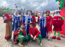 Камышане съездили к соседям на фестиваль "Ахтубинский помидор" и "сплели" для участников праздника музыкальные "Кружева"