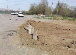 Ну, и кому вы эту кучу навалили, товарищи коммунальщики? - камышанка