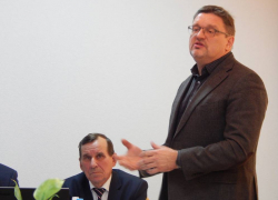 В Камышинской городской думе есть директора, президент, освобожденный спикер, но нет ни одного рабочего