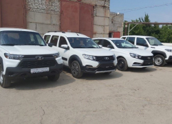 В Камышине детская городская больница получила новые автомобили, которые должны помочь докторам качественнее оказывать помощь маленьким пациентам