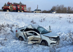 "Лада Веста" с полным салоном детей рухнула в кювет в Волгоградской области