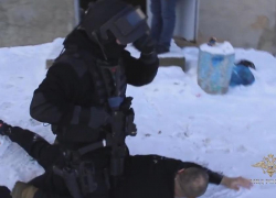 Банду вооруженных вымогателей-рецидивистов задержали в Камышине