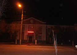 После публикации "Блокнота Камышина"  на улице Октябрьской зажгли фонари