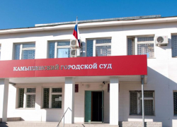 В Камышине после оправдательного вердикта присяжных в зале суда освободили из-под стражи обвиняемого в убийстве начальника отдела Роспотребнадзора
