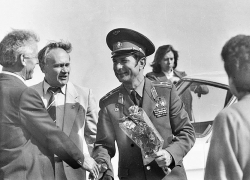 Волгоградцы и камышане вспоминают дважды Героя СССР и известного космонавта Юрия Малышева