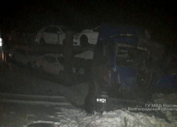 На трассе в Камышинском районе одна фура столкнула в кювет другую, водитель попал на операционный стол