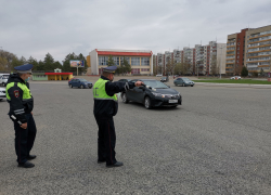 Сотрудники ГИБДД вплотную заинтересовались тонировкой автомобилей камышан