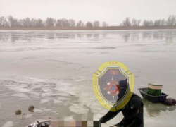 Тело утонувшего в Волгоградской области рыбака передали полиции 