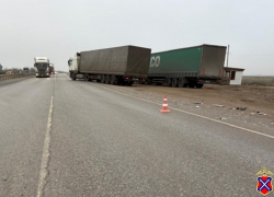 Два большегруза не поделили дорогу между Камышином и Волгоградом в Дубовском районе