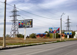 В Камышине дамба 3-го городка превращается в галерею портретов героев СВО силами их родных