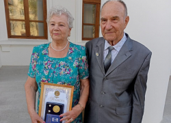 Медаль "За любовь и верность" получили супруги Кулаковы из Камышина