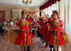 В Камышине устроили флешмоб по поводу открытия Года единства народов России