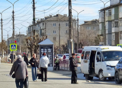 Медианная зарплата для таксистов в Волгоградской области достигла 100 тысяч рублей