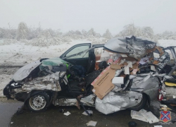 Под Камышином "КАМАЗ" смял "Ладу-Калину", водитель легковушки скончался на месте