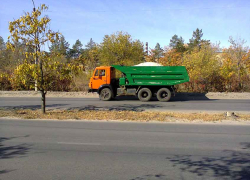 Камышане продолжают тему о большегрузах на недавно отремонтированных дорогах города