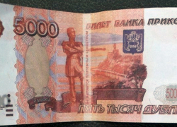 В Камышине после визита мошенников бабушка два месяца была уверена, что в комоде лежат ее сбережения, а не бумажки "банка приколов"