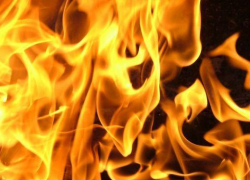 Из-за загоревшегося гаража зарево поднялось над поселком ВНИАЛМИ в Камышине