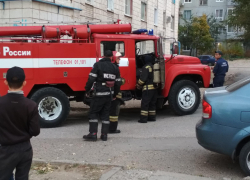 В Камышине в 5-м  микрорайоне загорелся балкон