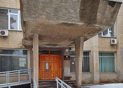 В администрацию Камышина и Камышинскую городскую думу здоровые горожане могут попасть, а с ограниченными возможностями - увы...