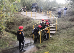 В селе Антиповка Камышинского района юнармейцы помогли "дышать" роднику