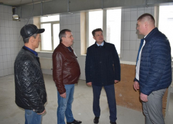 Глава Камышина Станислав Зинченко ездит в хирургию центральной городской больницы, как на работу, - за удовлетворением