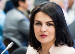 Депутат камышан в Госдуме Анна Кувычко объяснила лукавство в сюсюкающих названиях  "сметанка" и "творожок"