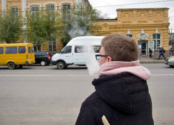 В Камышине у школьников новая уличная мода - электронные сигареты? - камышанка