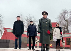 В Камышине поклонились памяти Неизвестного солдата у Вечного огня