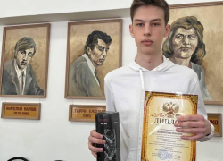 Выпускник школы №16 Камышина Егор Писарев показал высший класс на госэкзамене по профильной математике - 100 баллов!